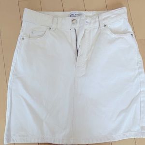 White denim skirt
